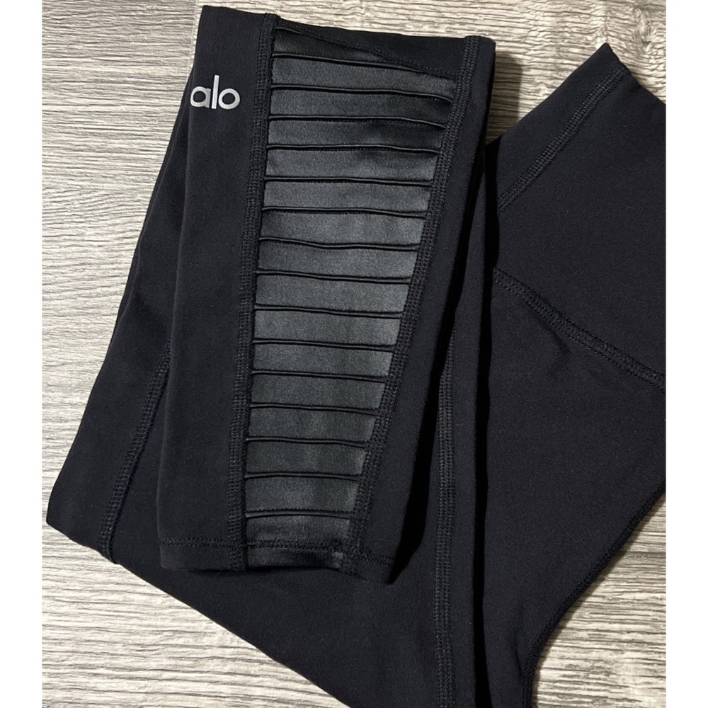 ALO Women's Performance Mid Rise Moto Leggings Size XS (22x25) in Black